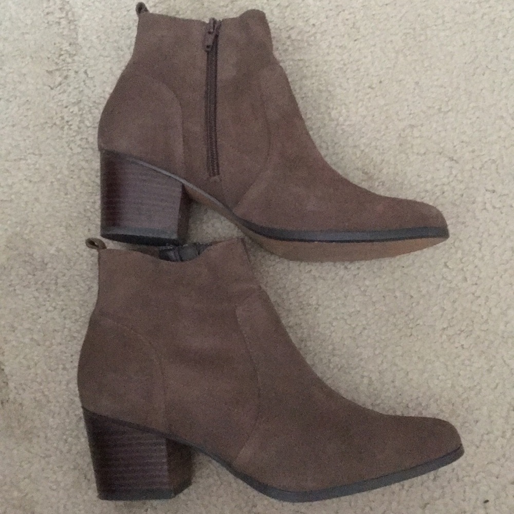 Crown Vintage Saleen booties sz 8.5
